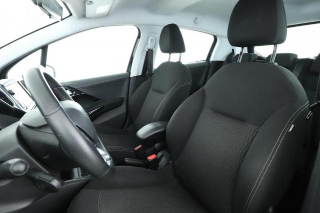 Peugeot 208 image 2