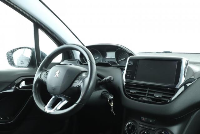 Peugeot 208 image 6