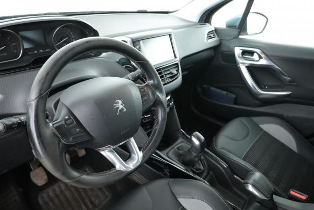 Peugeot 2008 image 2