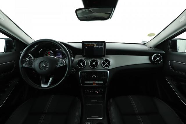 Mercedes Benz Gla image 9