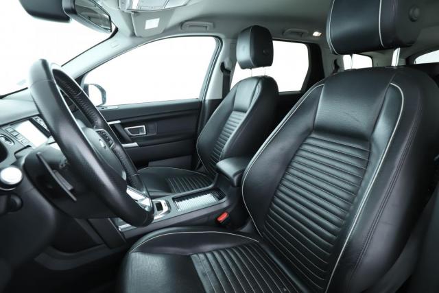 Land Rover Discovery Sport image 2