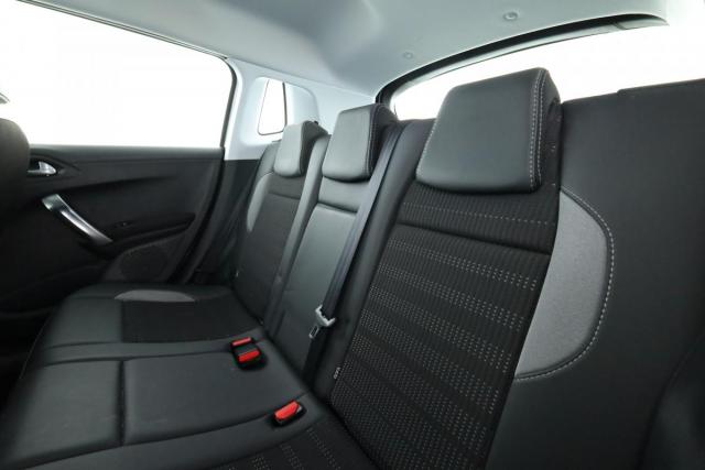Peugeot 2008 image 8