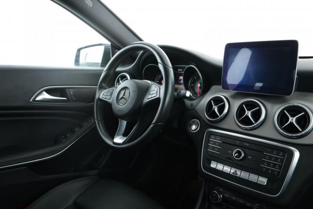 Mercedes Benz Cla image 3