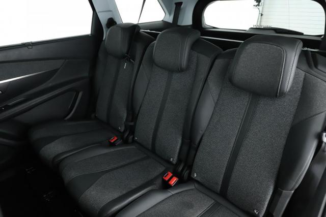 Peugeot 5008 image 9