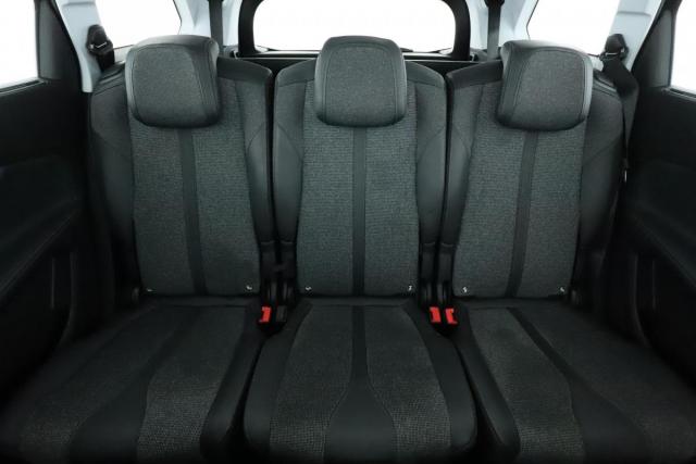 Peugeot 5008 image 2