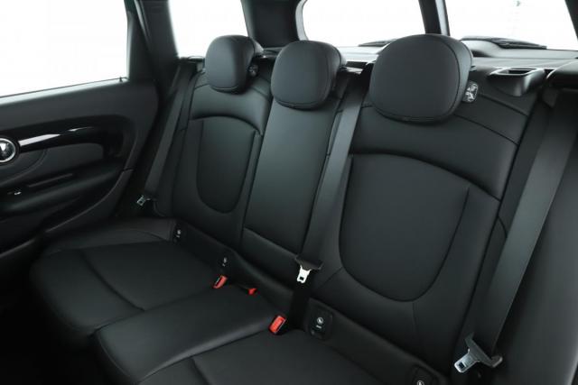Mini Clubman image 5