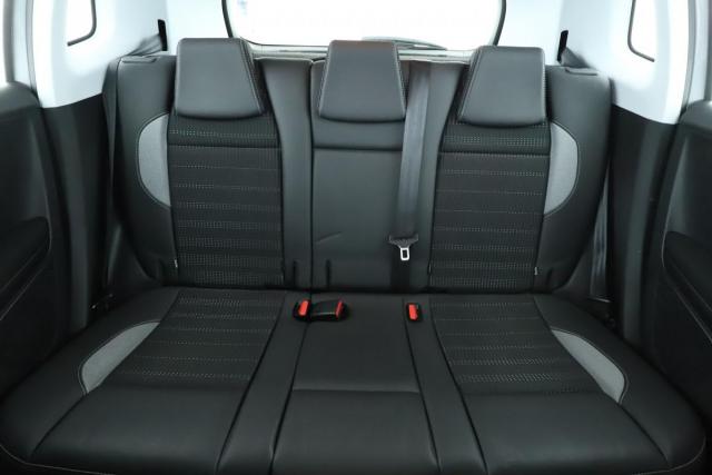 Peugeot 2008 image 8