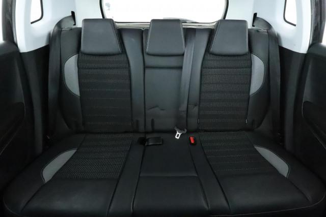 Peugeot 2008 image 8