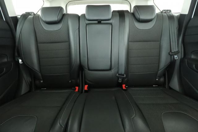 Ford Kuga image 8