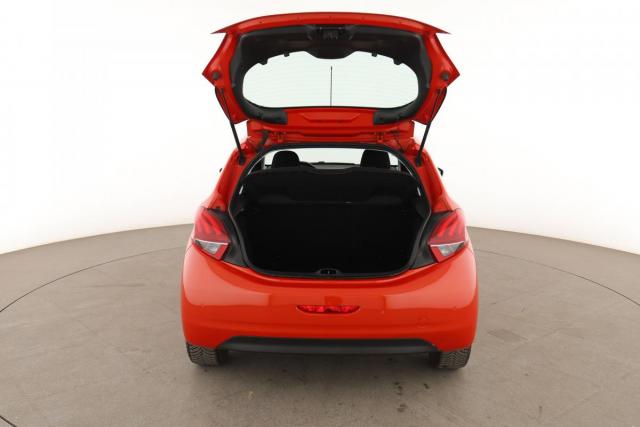 Peugeot 208 image 1