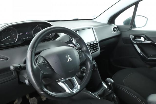 Peugeot 208 image 7