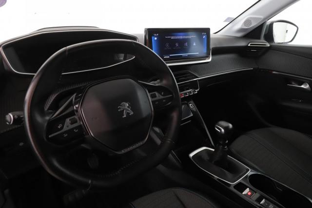 Peugeot 208 image 8