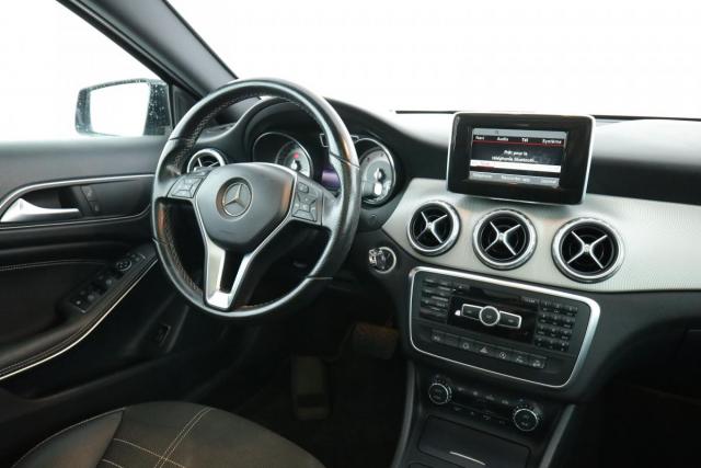 Mercedes Benz Gla image 2