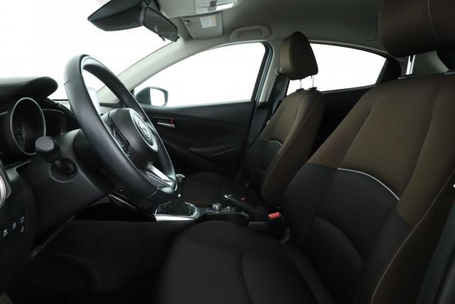 Mazda 2 image 9