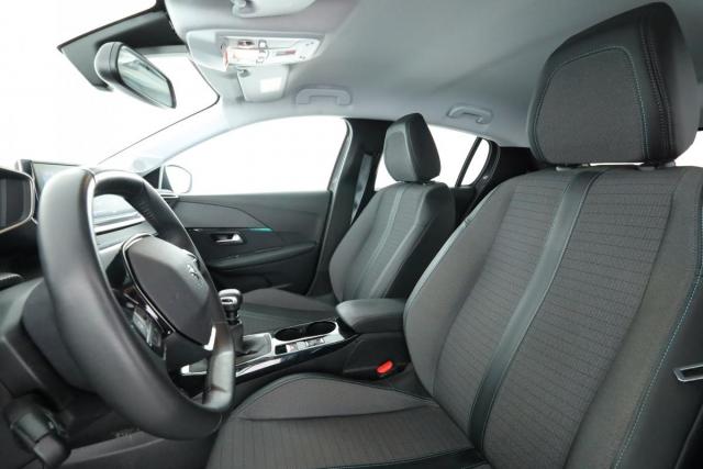 Peugeot 208 image 8