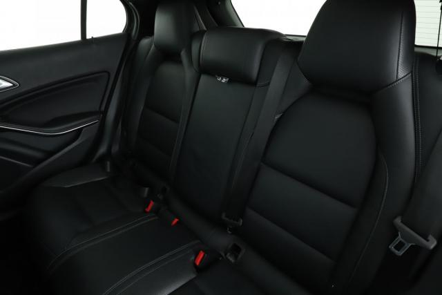 Mercedes Benz Gla image 9