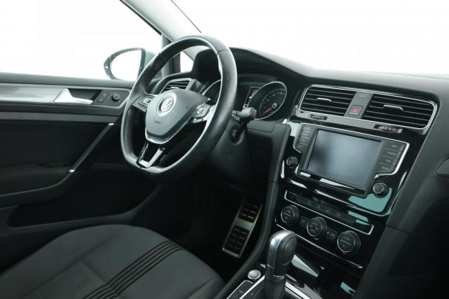 Volkswagen Golf image 6