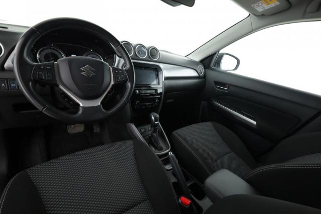 Suzuki Vitara image 9