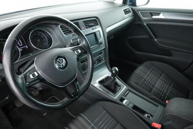 Volkswagen Golf image 9