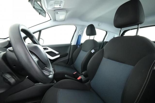 Peugeot 208 image 2