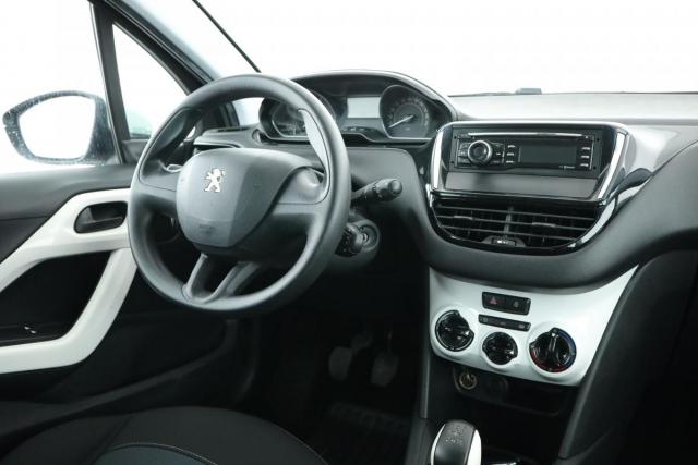 Peugeot 208 image 8
