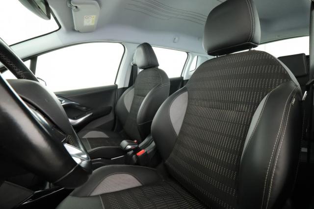 Peugeot 2008 image 2