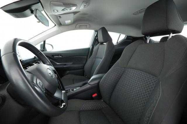 Toyota C-Hr image 9