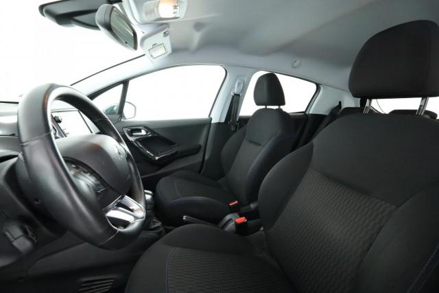 Peugeot 208 image 5