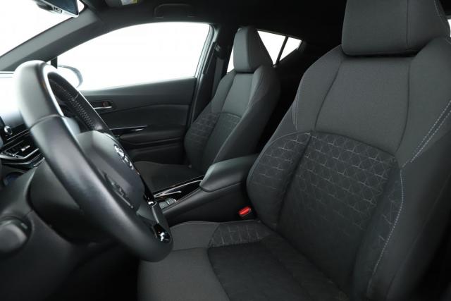 Toyota C-Hr image 5