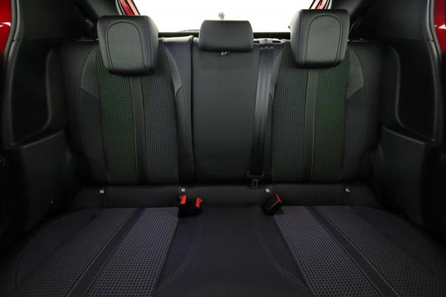 Peugeot 208 image 8