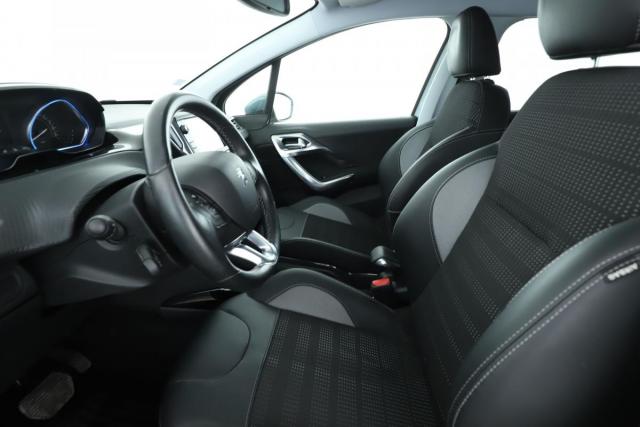 Peugeot 2008 image 8