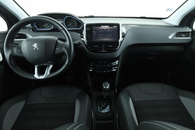 Peugeot 2008 image 2