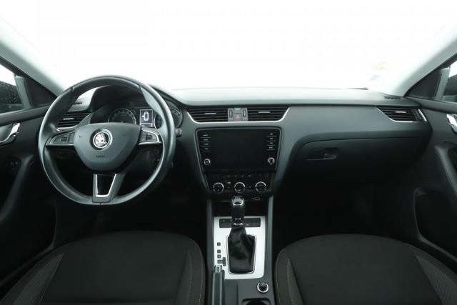 Skoda Octavia image 8
