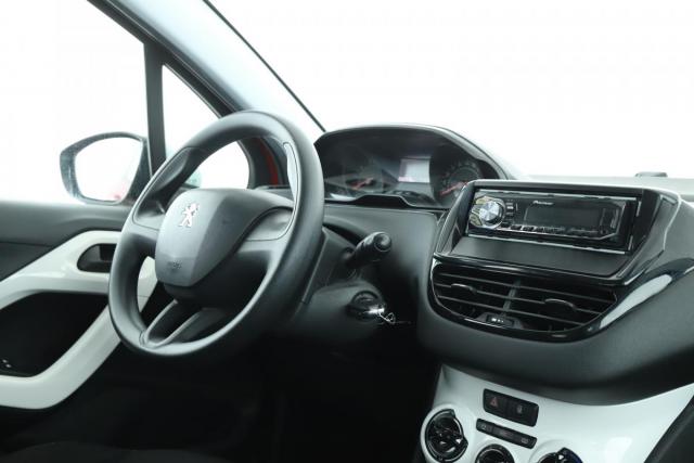 Peugeot 208 image 5