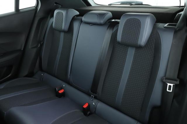 Peugeot 2008 image 1