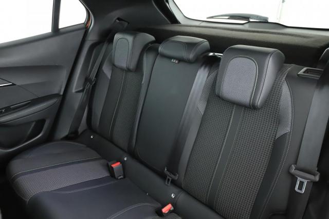 Peugeot 2008 image 6