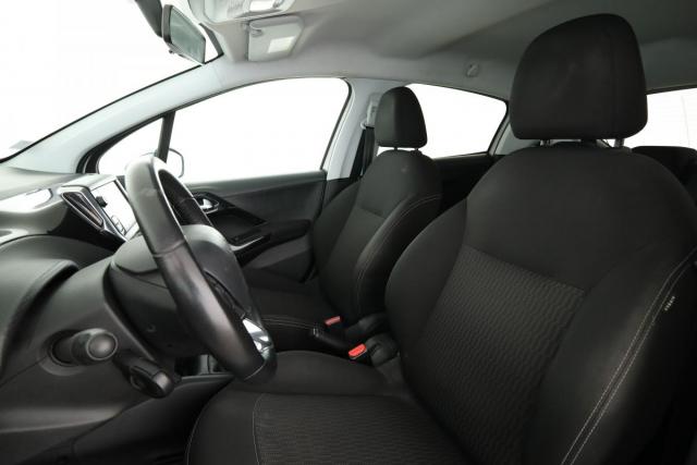 Peugeot 208 image 9