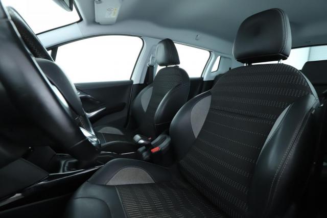Peugeot 2008 image 1