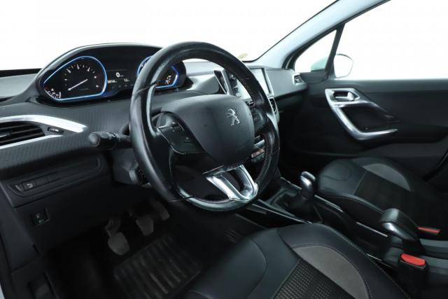 Peugeot 2008 image 2