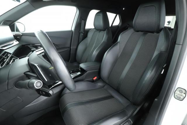 Peugeot 2008 image 9