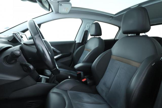 Peugeot 208 image 9