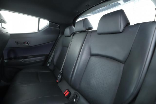 Toyota C-Hr image 6