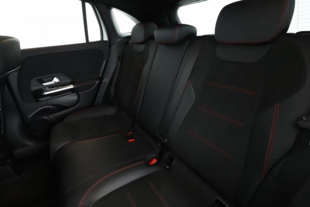 Mercedes Benz Gla image 7