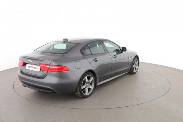 Jaguar Xe image 3