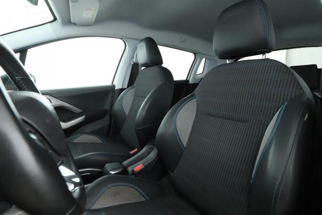 Peugeot 2008 image 1