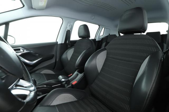 Peugeot 2008 image 9