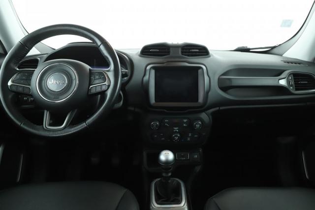 Jeep Renegade image 9