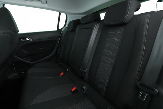 Peugeot 308 image 2