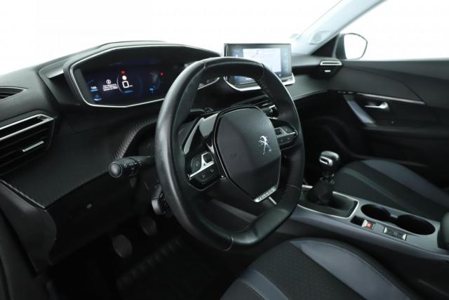 Peugeot 2008 image 2