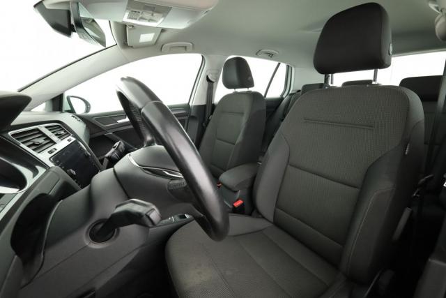 Volkswagen Golf image 9